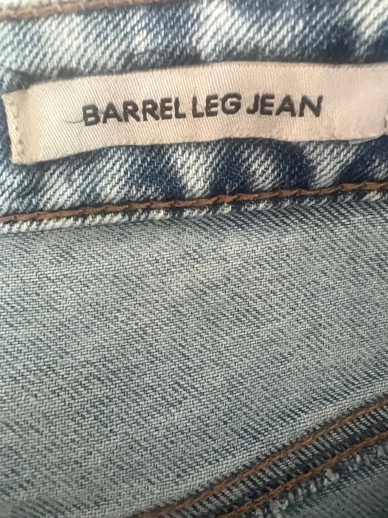 BCBGeneration - BARREL LEG Light Blue Boyfriend Jeans 👖 frayed hem - Picture 3 of 11